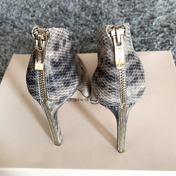 BCBGeneration Women’s Snake Print Pumps - Picture 3 of 4